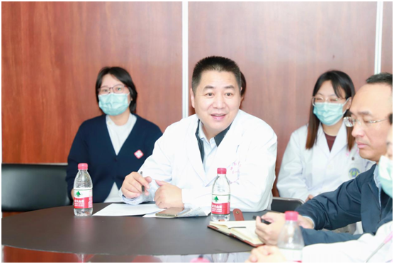 集中优势资源救治危重症患者——院领导MDT(A级)讨论会首场顺利召开