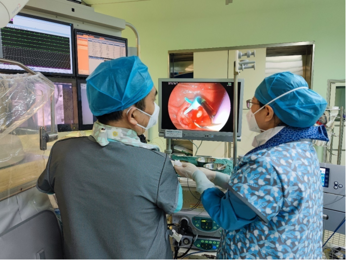 ERCP支架置入技术救治91岁高龄患者