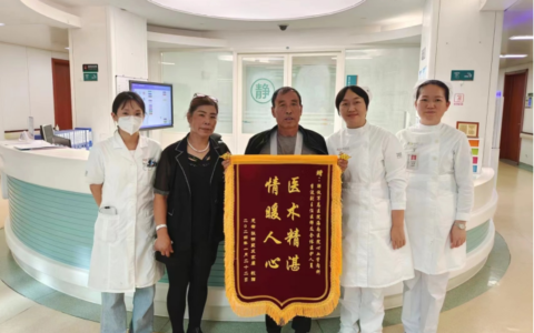 男子心跳骤停41分钟 军医按压3000余次成功施救