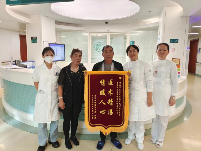 男子心跳骤停41分钟 军医按压3000余次成功施救