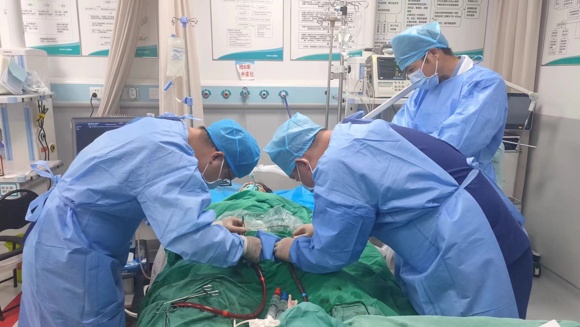 海医二院急诊ECMO团队联合东方市人民医院成功抢救18岁暴发性心肌炎少年