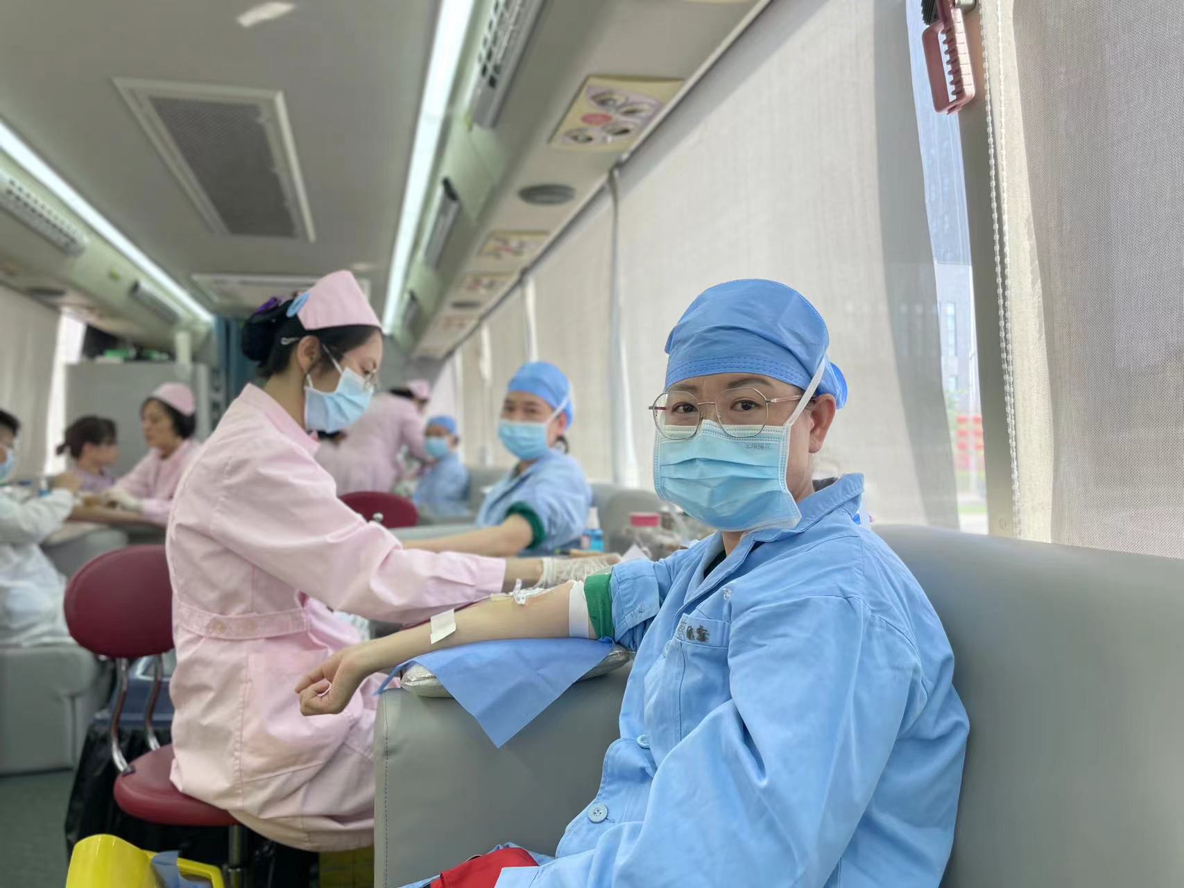 “医”腔热血献爱心，海医二院医务人员用实际行动践行雷锋精神