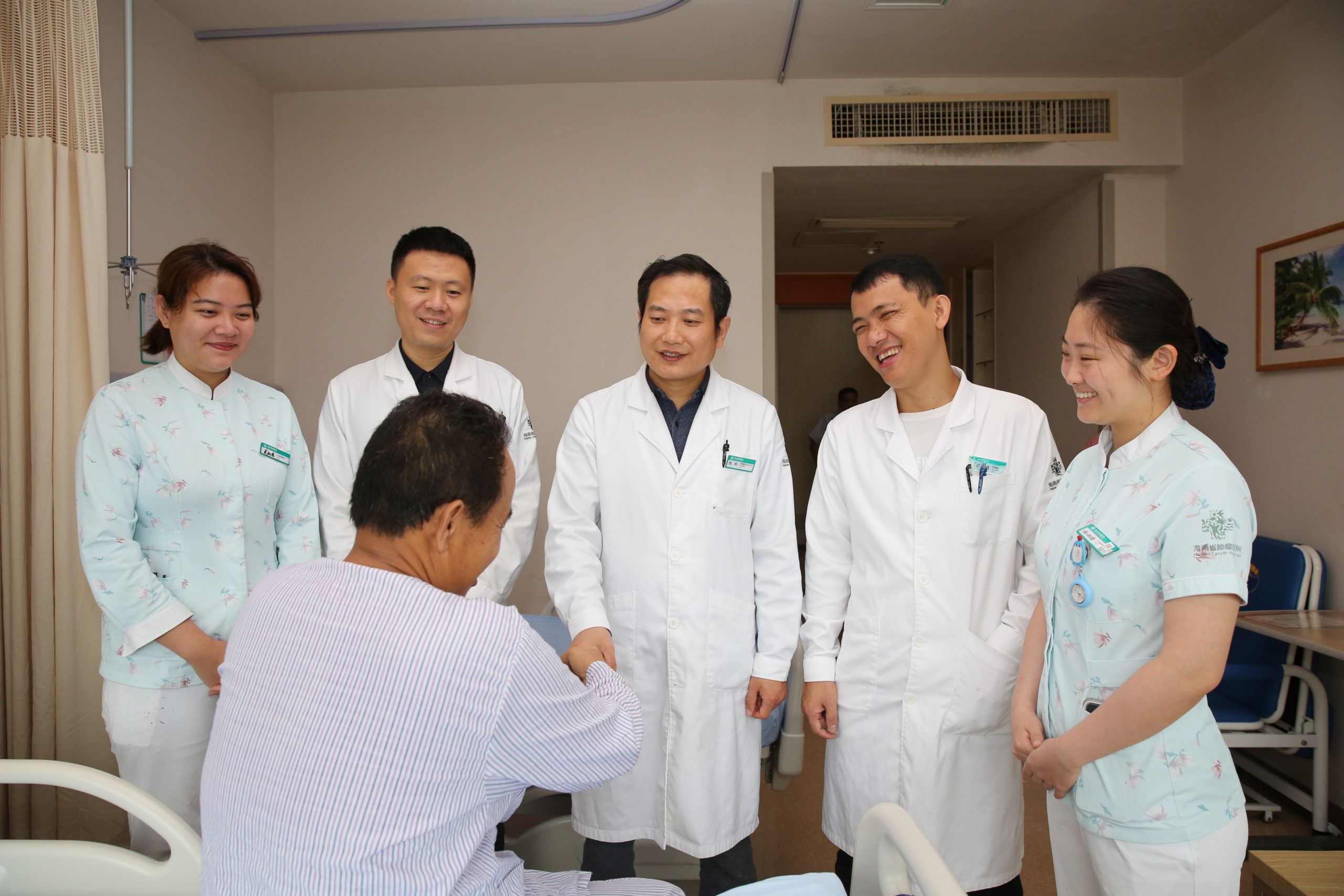 海南省肿瘤医院实施复杂肝肿瘤机器人手术