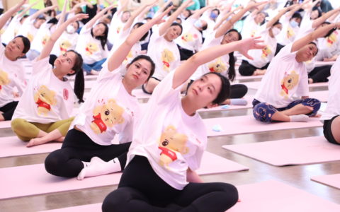 第三届现代百人孕妇瑜伽公益活动在海口举办