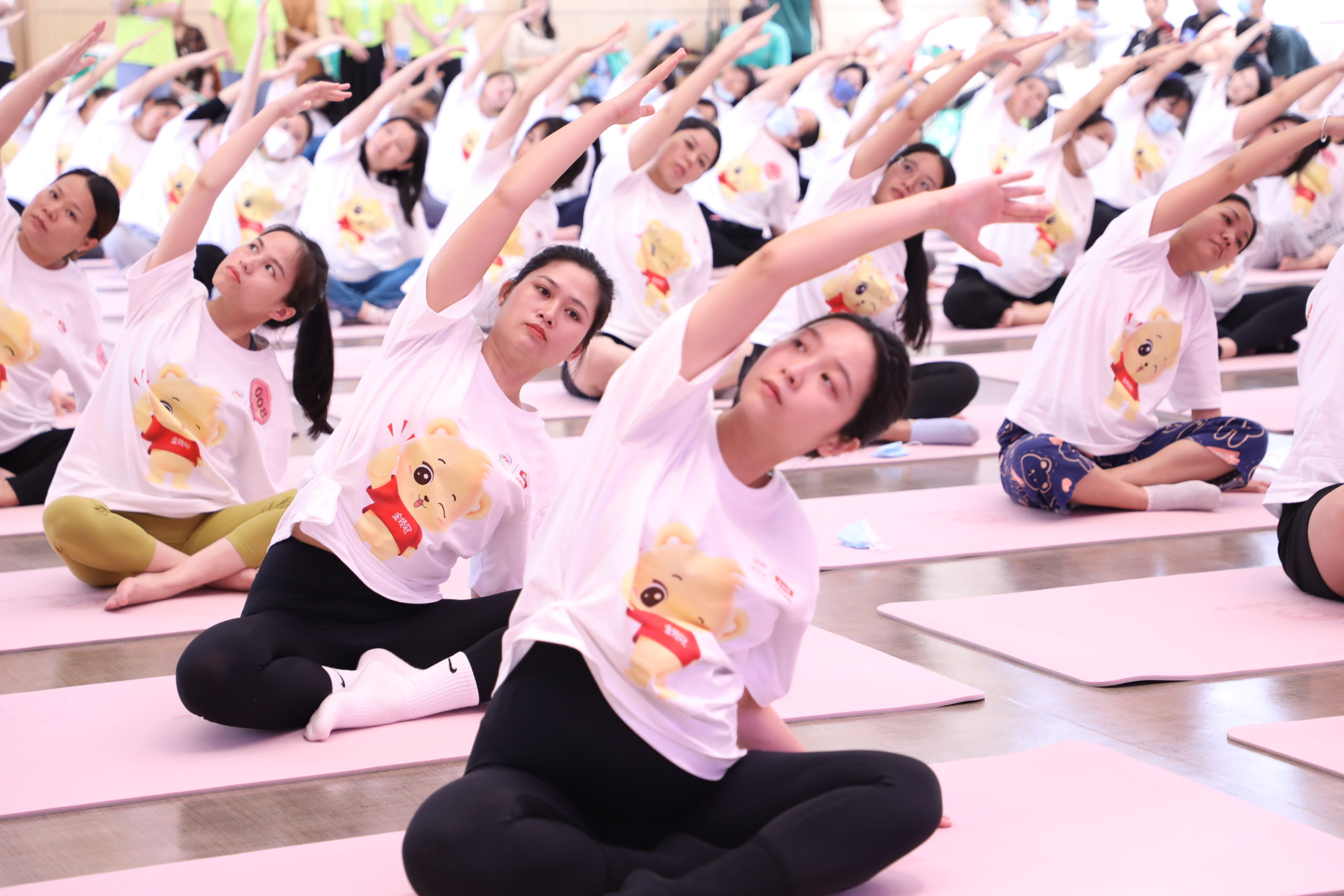 第三届现代百人孕妇瑜伽公益活动在海口举办