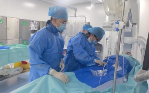 临时起搏器保驾护航，颈动脉支架术助力患者走出病痛