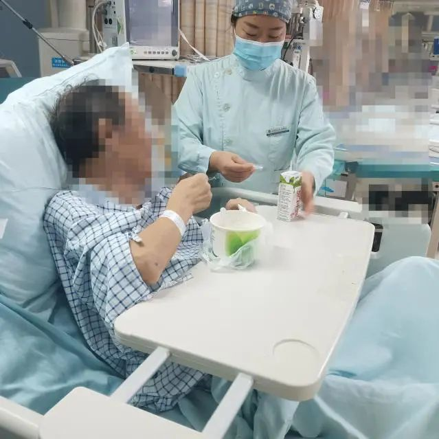海南医学院第一附属医院医护用爱心托起危重异地孤老患者生命希望