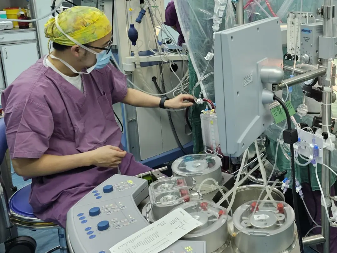 三亚市人民医院成功实施琼南首例心脏微创手术