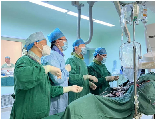 解放军总医院海南医院完成该院首例TAVR+左主干开窗手术