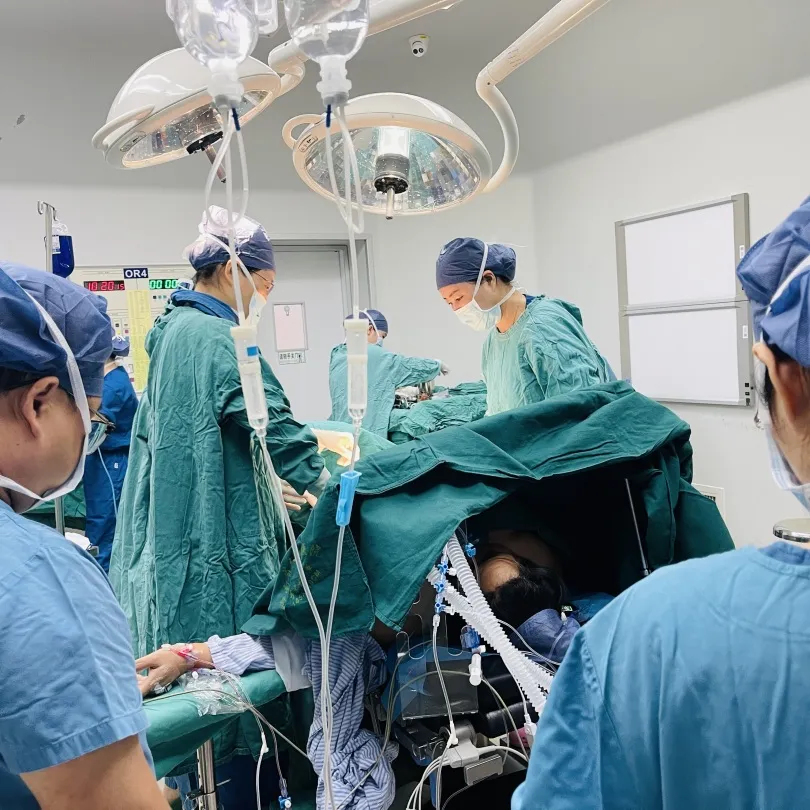 42岁高龄产妇瘢痕上妊娠，“留”还是“流”？产科专家：留人留宫留宝宝！