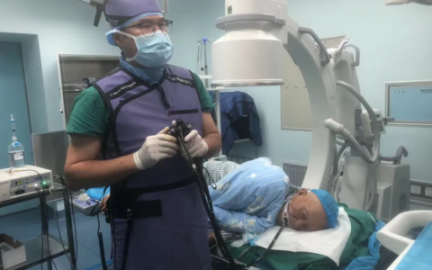 百岁老人胆总管巨大结石，海医二院无痛微创快速治愈