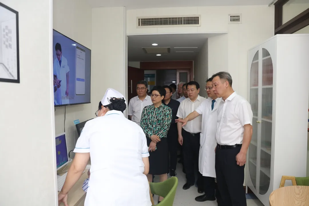 浙江省副省长李岩益一行到海南省人民医院考察调研数字疗法工作