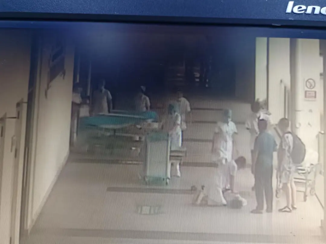 同济文昌医院走廊上演“生死时速”，医护人员4分钟跑赢“死神”