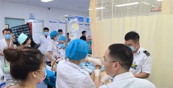 海医二院与乐东分院上下联动成功抢救一严重多发伤患者