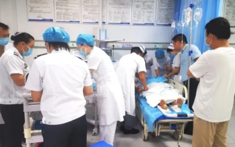 工人股动脉断裂大出血，鸿森医院多学科联动保命保肢