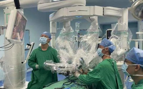 海南省首例国产机器人辅助下食管癌根治术患者在海医二院出院