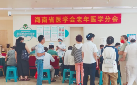 海南省人民医院开展全国老年健康宣传周义诊宣教活动