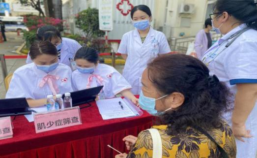 华西引领老年医学发展,改善老年服务