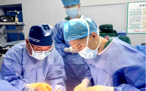 6岁男童拇指半离断，骨科专家妙手吻合