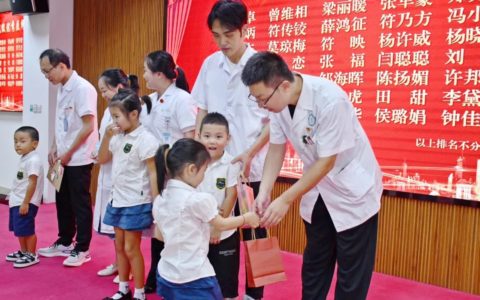 感动！这一天，他们收获了别样的医师节礼物！