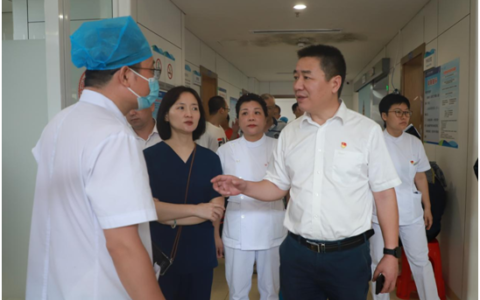 台风”摩羯”过境后，海南医科大学第一附属医院领导深入一线全面检查灾情推动恢复正常生产