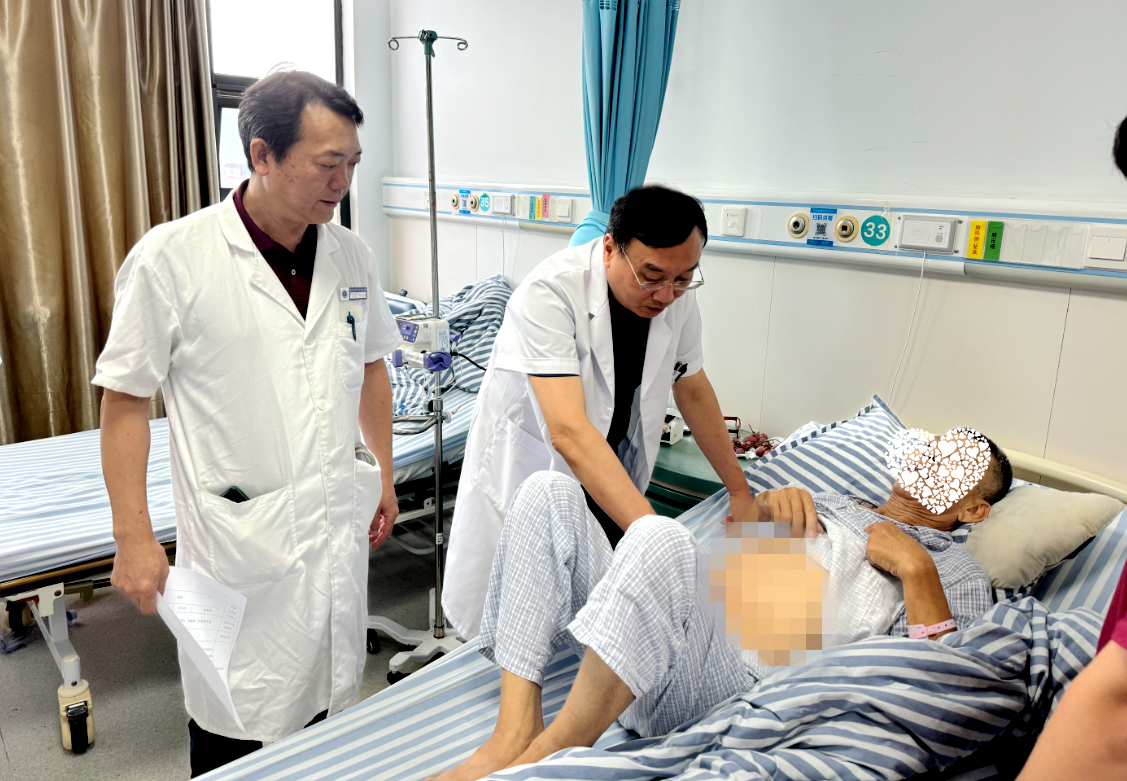7旬老翁肚大如孕妇，原来是3公斤肿瘤“作祟”