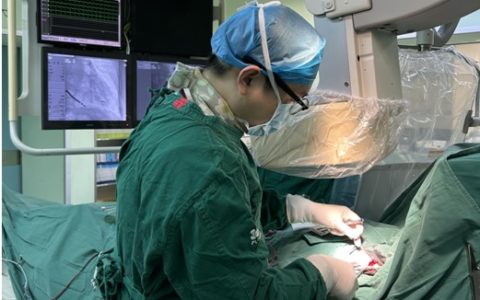 解放军总医院海南医院成功为一高龄复杂病情患者实施心脏再同步化治疗除颤器植入术