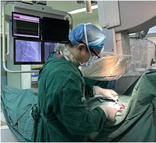 解放军总医院海南医院成功为一高龄复杂病情患者实施心脏再同步化治疗除颤器植入术