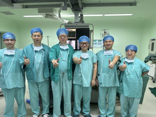 解放军总医院海南医院成功开展海南首例肾移植术后极简式经导管主动脉瓣置换术