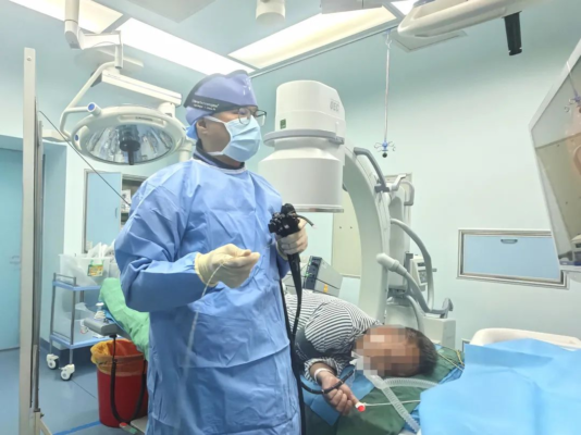 海医二附院成功为78岁高龄患者实施3D腹腔镜胰十二指肠切除术!