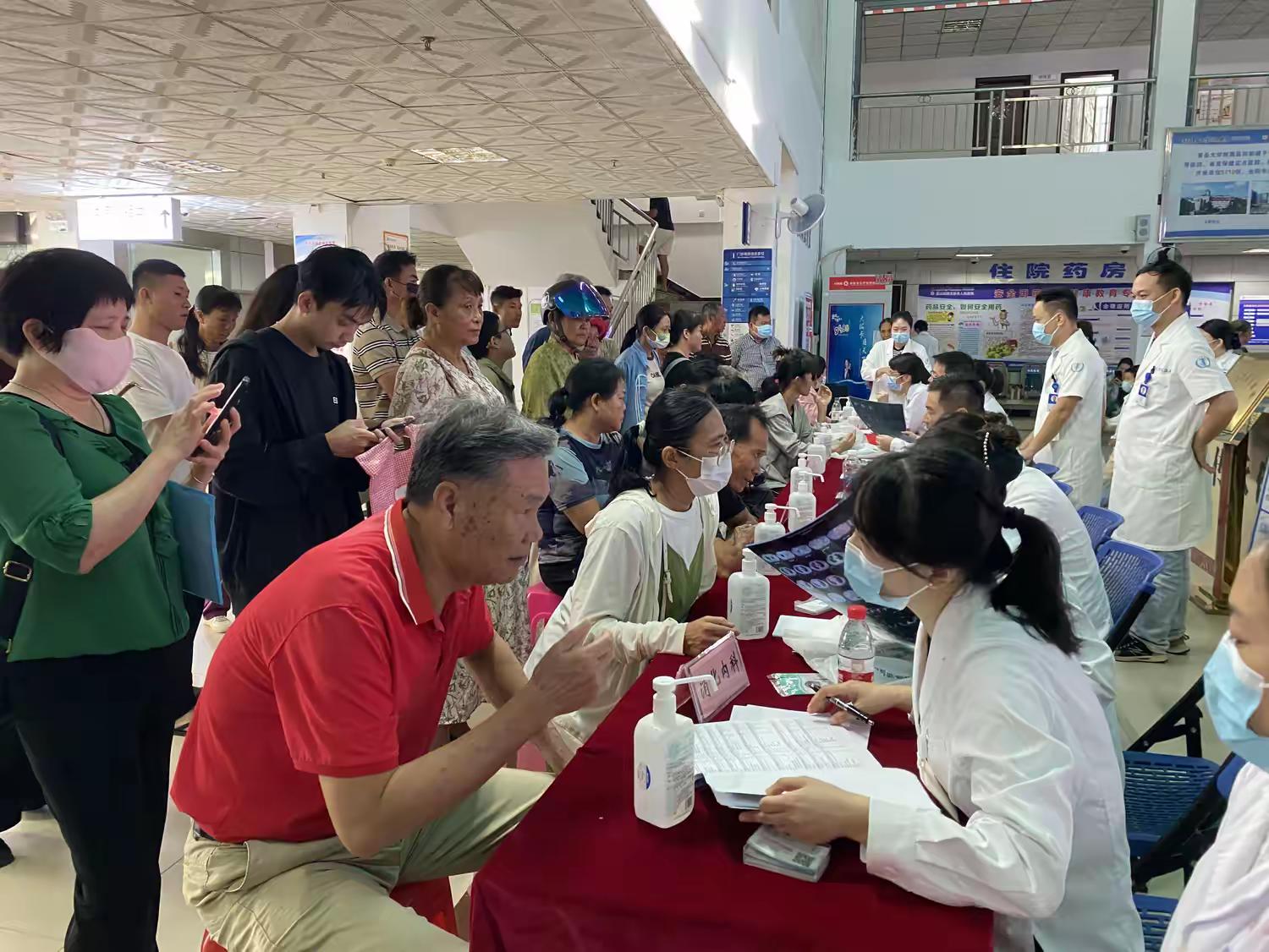 把好的医疗服务送到老百姓的心坎上 国家巡回医疗队来了!