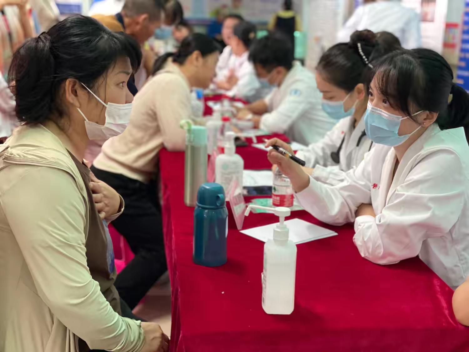 把好的医疗服务送到老百姓的心坎上 国家巡回医疗队来了!