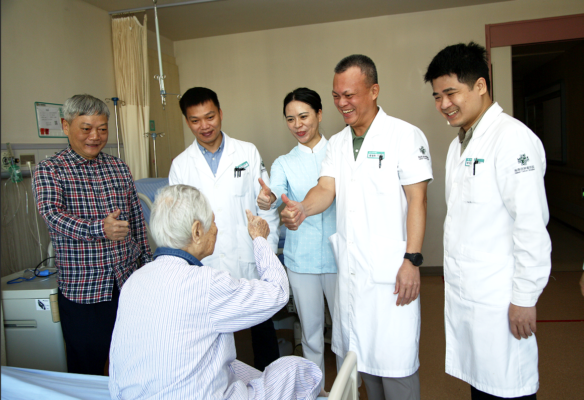 海南省肿瘤医院整合诊疗让高龄肠癌患者获新生