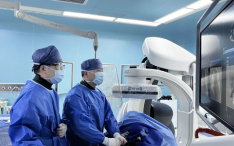 77岁老人突发胸痛、呼吸困难，原来是肺的这个地方堵住了……