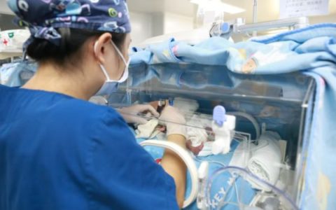 海南现代妇女儿童医院成功救治455克早产儿
