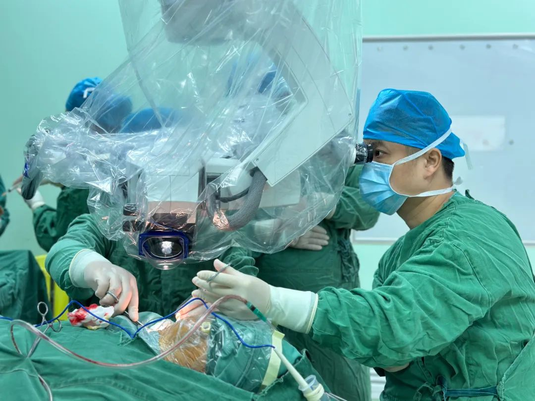 海南省第二人民医院率先在中南部地区成功开展颈深淋巴-静脉吻合术治疗阿尔茨海默病