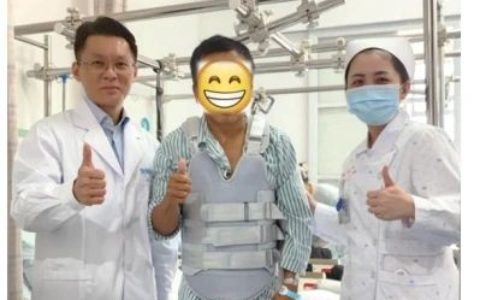 海南首例 | AI融合导航赋能腰椎爆裂骨折手术全程可视，患者术后次日下床活动