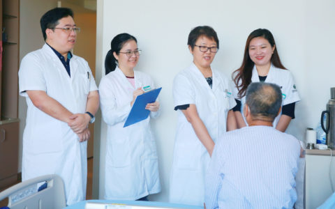 “两癌”并存，海南省肿瘤医院多学科专家联手八旬老人获益