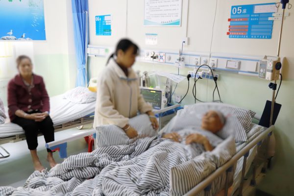 保亭县医疗集团总院成功开展两例高难度显微镜下脑膜瘤切除手术