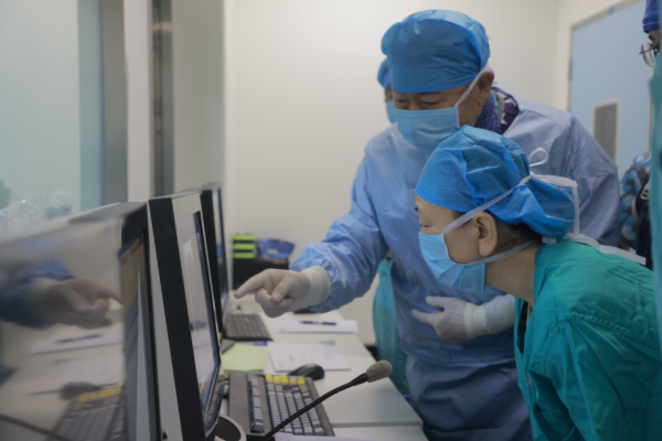 导师强强联手！解放军总医院海南医院完成1例恶性胆管癌靶向光动力手术