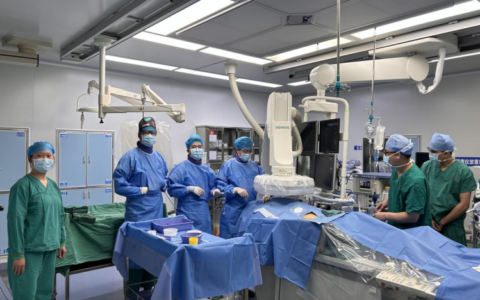 多学科协作架起生命之桥 海医二院成功救治外籍重症患者