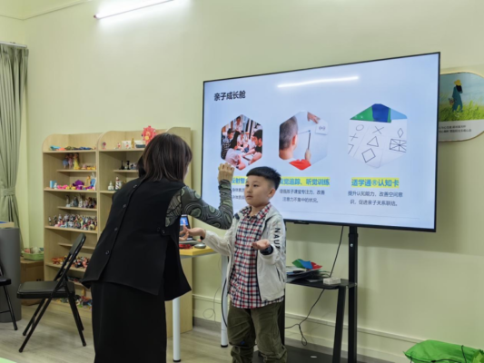 三亚市人民医院举办第三场亲子团辅活动