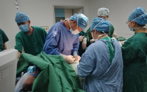 复杂”子宫切除术”助患者战胜双重挑战