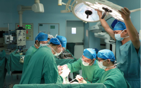 关节僵硬如“石头”？海南医科大学第一附属医院贾丙申团队帮强直患者微创“解锁”僵硬髋关节