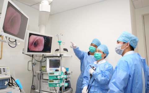 海南省肿瘤医院专家植入新型气管支架 为患者打开生命通道