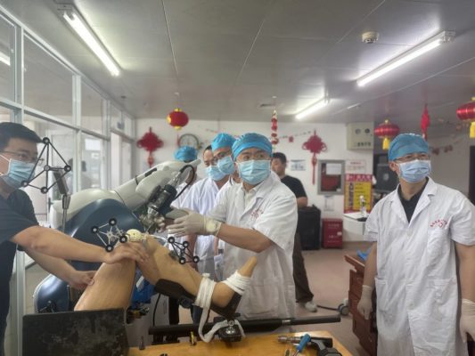 Mako骨科机器人“做客”海南省第二人民医院，引领骨科手术新变革