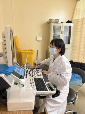 发生了什么事，竟让这位医生收到200支刻有她名字的笔？