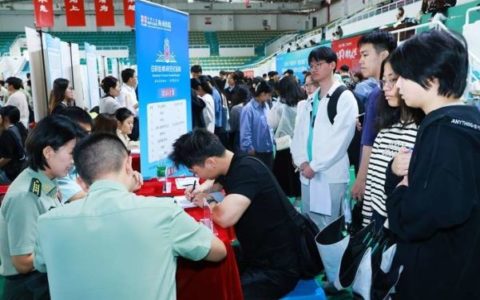 解放军总医院海南医院赴海南医科大学开展住培招生宣讲活动