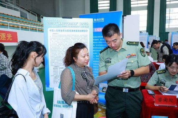 解放军总医院海南医院赴海南医科大学开展住培招生宣讲活动