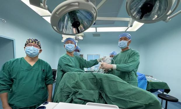 海医二院微创手术助力眼肌型重症肌无力患者重获“睛”彩人生